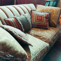 Необычный мягкий диван с низкой посадкой