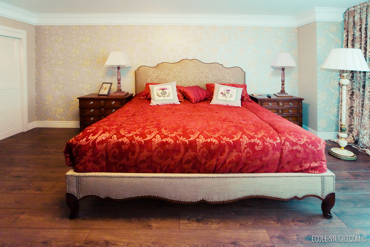Кровать с текстильным изголовьем для спальни