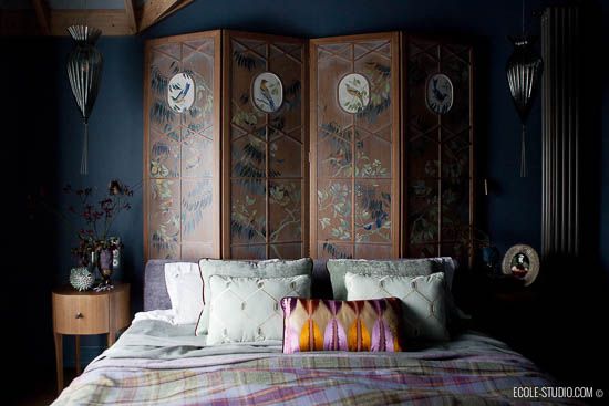 Мастер-спальня с нотками шинуазри в доме на Новой Риге